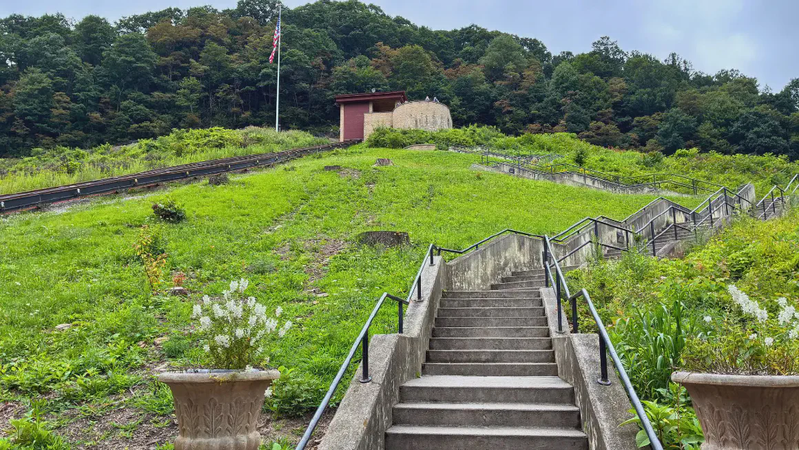 展望公園へ続く階段