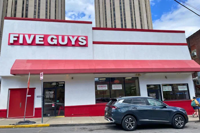 ピッツバーグのFive Guys — 定番バーガーを実食レポ