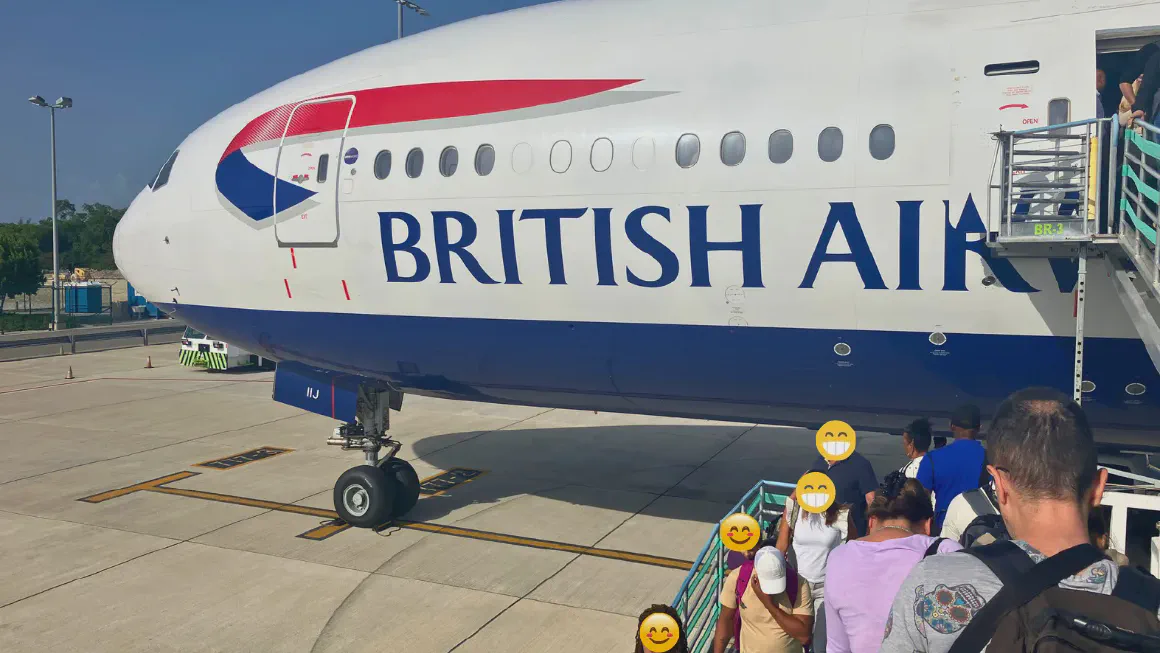 ナッソー空港のBritish Airways機（Boeing 777）