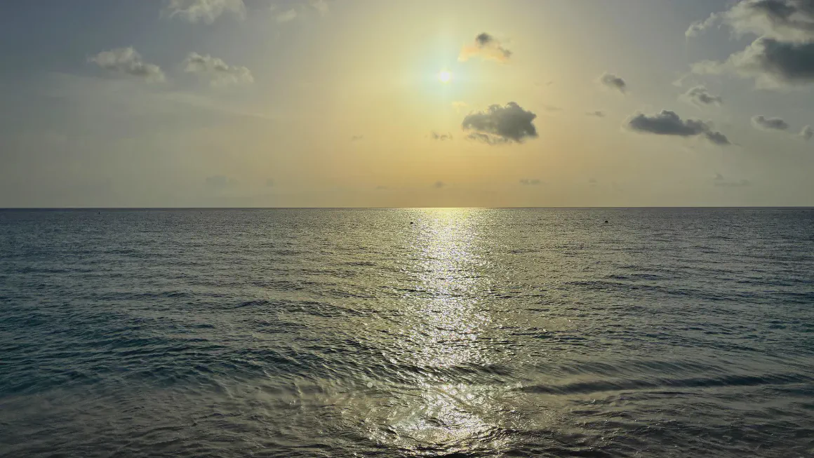 透明感のあるSeven Mile Beach