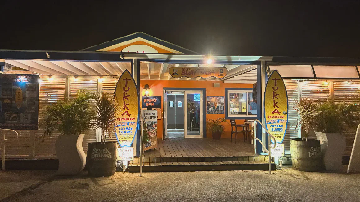 海沿いのTukka West Restaurant & Bar