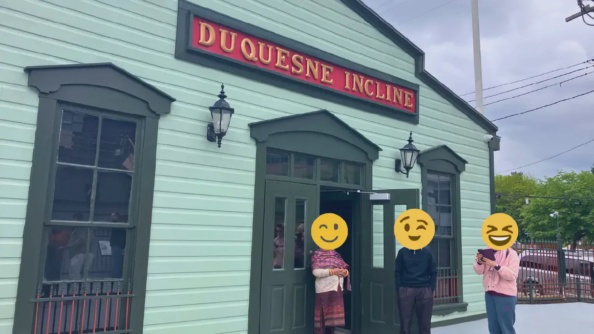 グランドビュー・アベニューを歩いて移動中の景色