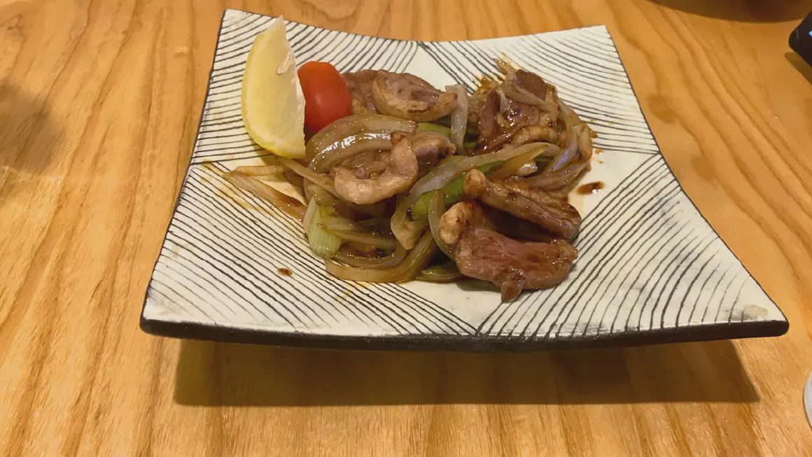 鴨とネギを鉄板で焼いたカモネギ