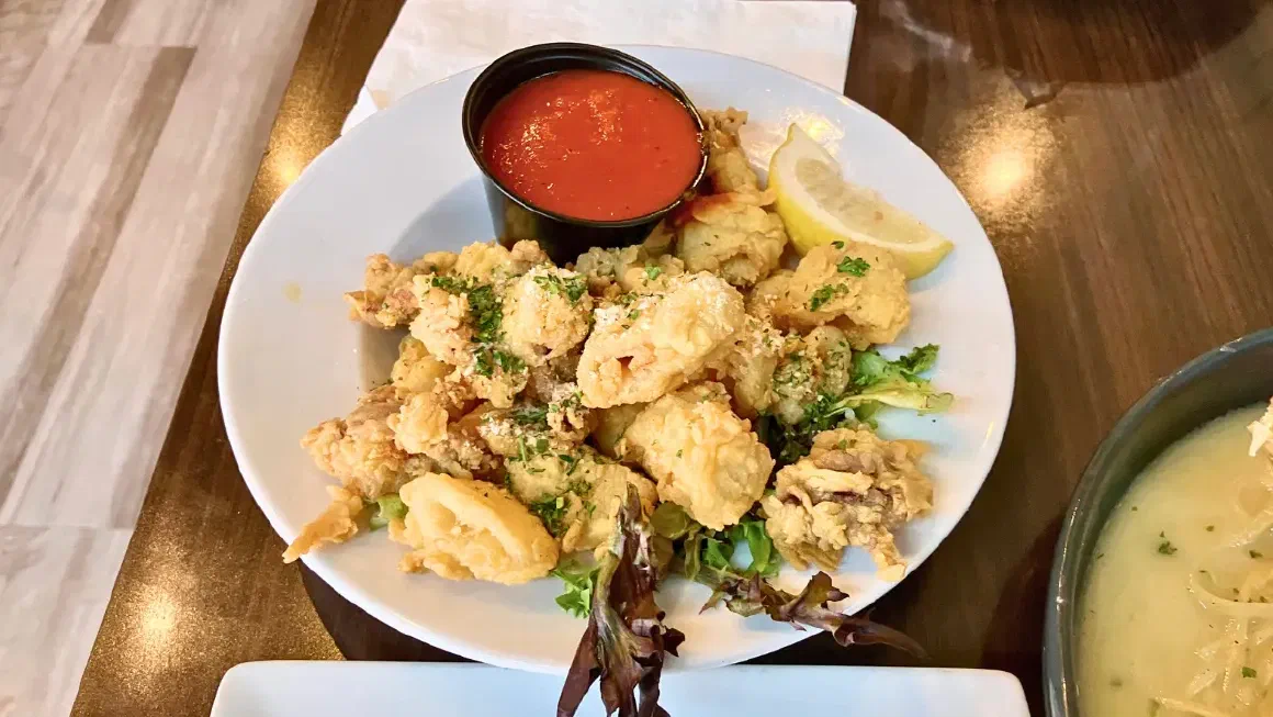 注文したRhode Island Calamari(イカのフライ)