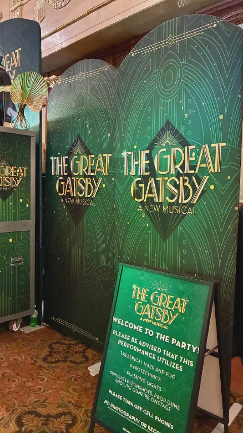『The Great Gatsby』公演の看板