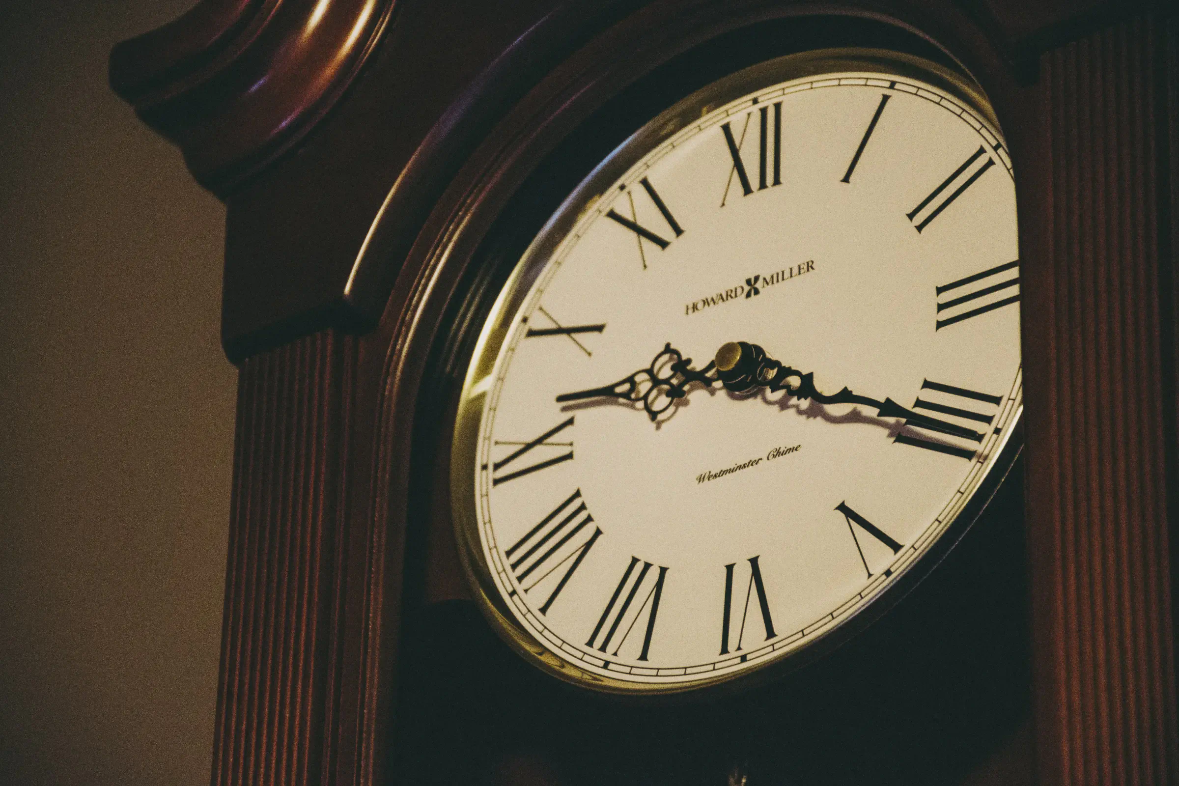 サマータイム(Daylight Saving Time)— 年2回ずれる時計