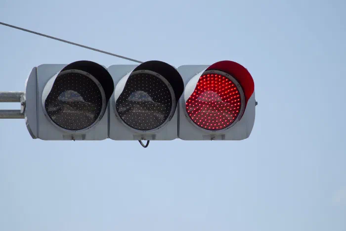 赤信号でも右折できる — No Turn on Redの見落としに注意