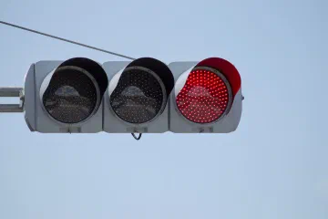 赤信号でも右折できる — No Turn on Redの見落としに注意