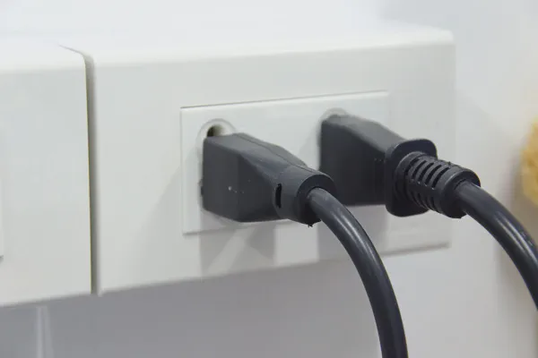 アメリカの電圧は120V — 日本の家電が使えない理由