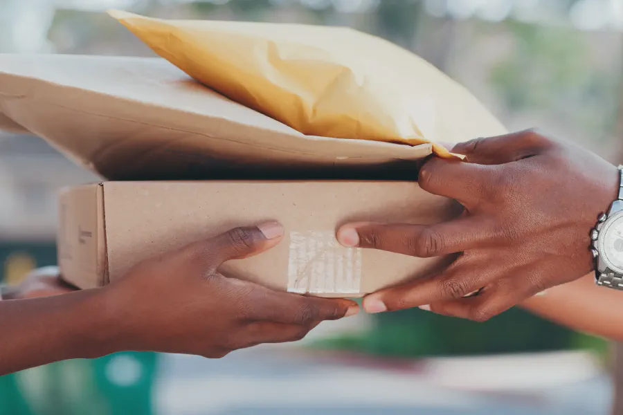 USPSでできること — 切手・小包・転送・Informed Delivery